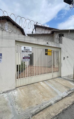 Casa para alugar com 280m², 6 quartos e 3 vagas Casa para alugar com 280m², 6 quartos e 3 vagasFachada