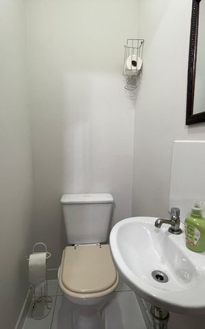 Casa para alugar com 280m², 6 quartos e 3 vagas Casa para alugar com 280m², 6 quartos e 3 vagasBanheiro 3