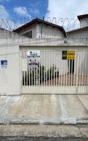 Casa para alugar com 280m², 6 quartos e 3 vagas Casa para alugar com 280m², 6 quartos e 3 vagasFachada