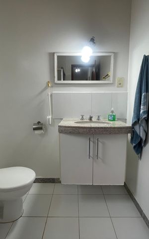 Casa para alugar com 280m², 6 quartos e 3 vagas Casa para alugar com 280m², 6 quartos e 3 vagasBanheiro 1