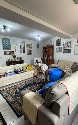 Casa para alugar com 280m², 6 quartos e 3 vagas Casa para alugar com 280m², 6 quartos e 3 vagasSala