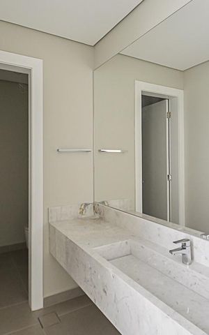 Casa de condomínio à venda com 680m², 4 quartos e 6 vagasLavabo