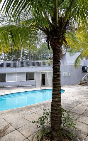 Casa de condomínio à venda com 682m², 5 quartos e 6 vagas Casa de condomínio à venda com 682m², 5 quartos e 6 vagasÁrea comum