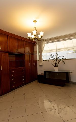 Casa de condomínio à venda com 682m², 5 quartos e 6 vagas Casa de condomínio à venda com 682m², 5 quartos e 6 vagasSala 4