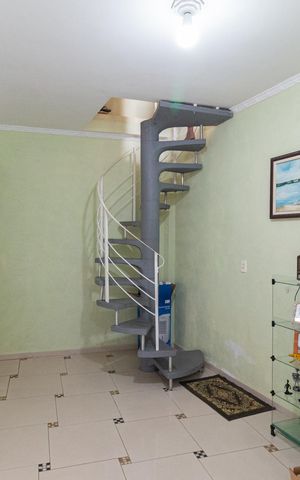 Casa à venda com 247m², 3 quartos e 4 vagas Casa à venda com 247m², 3 quartos e 4 vagasCorredor