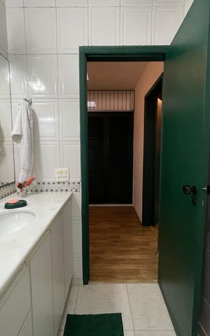 Casa à venda com 432m², 4 quartos e 4 vagas Casa à venda com 432m², 4 quartos e 4 vagasBanheiro Social