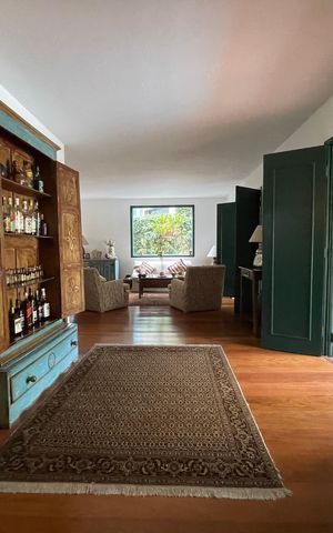 Casa à venda com 432m², 4 quartos e 4 vagas Casa à venda com 432m², 4 quartos e 4 vagasSala