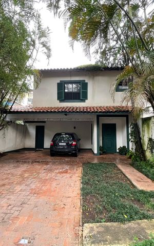Casa à venda com 432m², 4 quartos e 4 vagas Casa à venda com 432m², 4 quartos e 4 vagasFachada