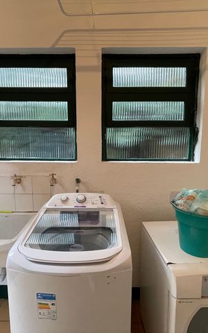 Casa à venda com 432m², 4 quartos e 4 vagas Casa à venda com 432m², 4 quartos e 4 vagasLavanderia