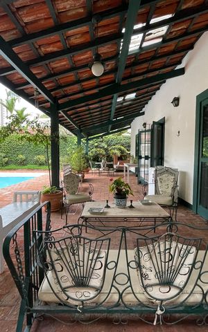 Casa à venda com 432m², 4 quartos e 4 vagas Casa à venda com 432m², 4 quartos e 4 vagasVaranda