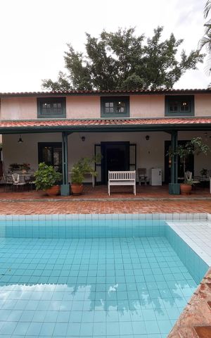 Casa à venda com 432m², 4 quartos e 4 vagas Casa à venda com 432m², 4 quartos e 4 vagasQuintal - Piscina