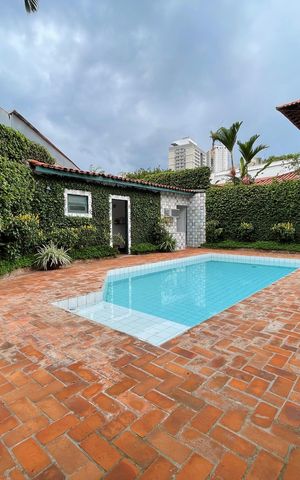 Casa à venda com 432m², 4 quartos e 4 vagas Casa à venda com 432m², 4 quartos e 4 vagasQuintal - Piscina