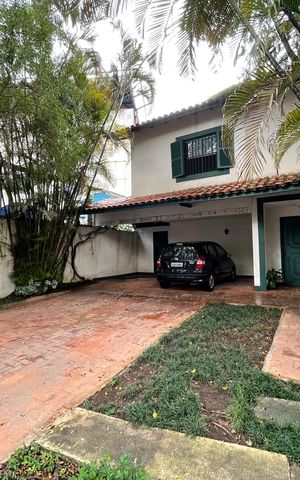 Casa à venda com 432m², 4 quartos e 4 vagas Casa à venda com 432m², 4 quartos e 4 vagasGaragem
