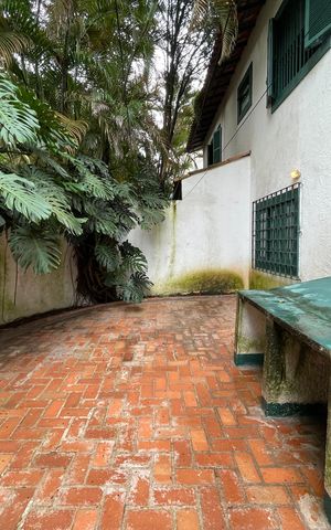 Casa à venda com 432m², 4 quartos e 4 vagas Casa à venda com 432m², 4 quartos e 4 vagasQuintal