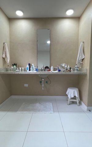 Casa à venda com 432m², 4 quartos e 4 vagas Casa à venda com 432m², 4 quartos e 4 vagasBanheiro Social 2