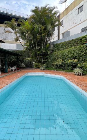 Casa à venda com 432m², 4 quartos e 4 vagas Casa à venda com 432m², 4 quartos e 4 vagasQuintal - Piscina
