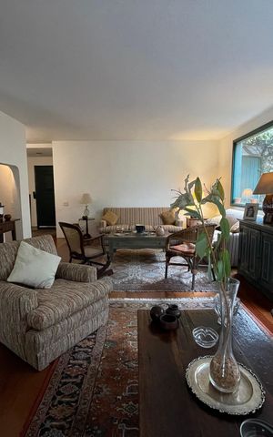 Casa à venda com 432m², 4 quartos e 4 vagas Casa à venda com 432m², 4 quartos e 4 vagasSala