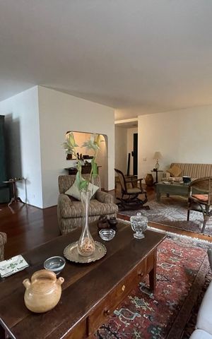 Casa à venda com 432m², 4 quartos e 4 vagas Casa à venda com 432m², 4 quartos e 4 vagasSala