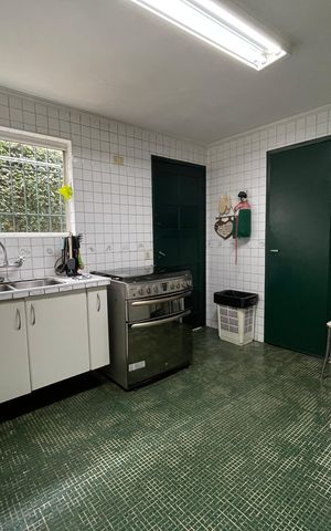 Casa à venda com 432m², 4 quartos e 4 vagas Casa à venda com 432m², 4 quartos e 4 vagasCozinha