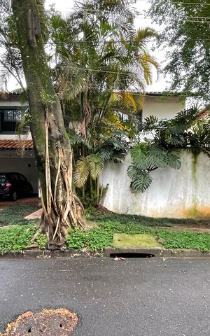 Casa à venda com 432m², 4 quartos e 4 vagas Casa à venda com 432m², 4 quartos e 4 vagasFachada