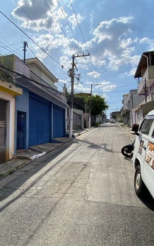Casa à venda com 250m², 3 quartos e 3 vagas Casa à venda com 250m², 3 quartos e 3 vagasVista da Rua