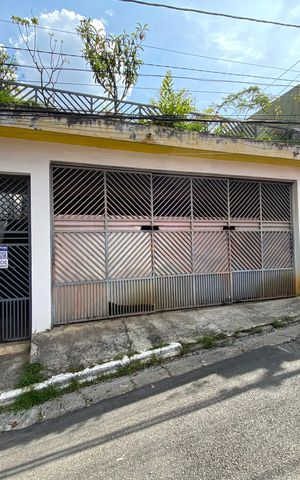 Casa à venda com 250m², 3 quartos e 3 vagas Casa à venda com 250m², 3 quartos e 3 vagasFachada