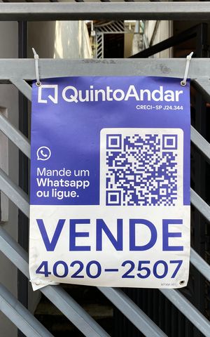 Casa à venda com 250m², 3 quartos e 3 vagas Casa à venda com 250m², 3 quartos e 3 vagasPlaquinha