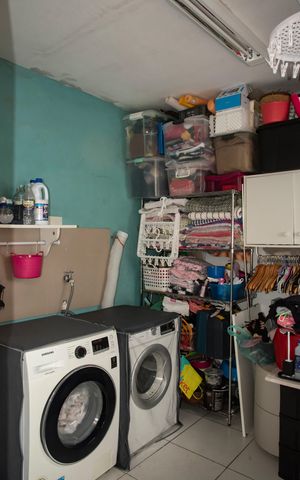Casa à venda com 180m², 3 quartos e 4 vagasÁrea de Serviço
