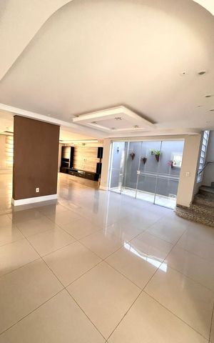 Casa à venda com 268m², 5 quartos e 5 vagas Casa à venda com 268m², 5 quartos e 5 vagasSala