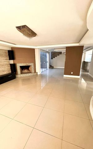 Casa à venda com 268m², 5 quartos e 5 vagas Casa à venda com 268m², 5 quartos e 5 vagasSala