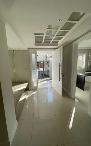 Casa à venda com 268m², 5 quartos e 5 vagas Casa à venda com 268m², 5 quartos e 5 vagasQuarto