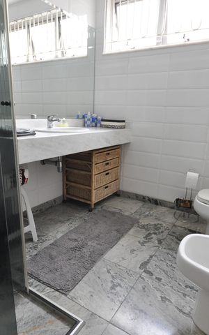Casa à venda com 353m², 3 quartos e 3 vagasBanheiro Social