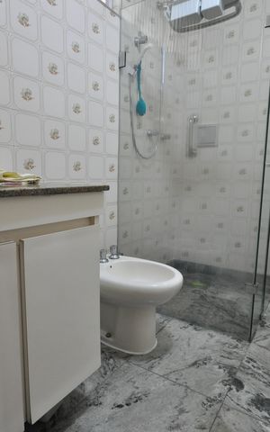Casa à venda com 353m², 3 quartos e 3 vagasBanheiro da Suíte 2 