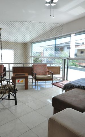 Casa à venda com 353m², 3 quartos e 3 vagasSala de TV