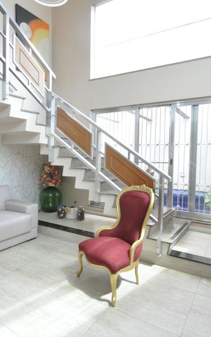 Casa à venda com 353m², 3 quartos e 3 vagasSala