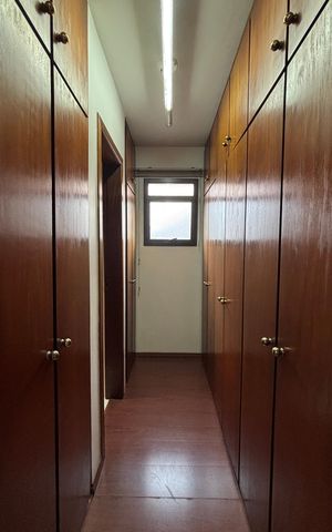 Apartamento à venda com 310m², 3 quartos e 3 vagas Apartamento à venda com 310m², 3 quartos e 3 vagasSuite Closet