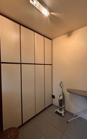 Apartamento à venda com 310m², 3 quartos e 3 vagas Apartamento à venda com 310m², 3 quartos e 3 vagasÁrea de Serviço - Quarto de Apoio
