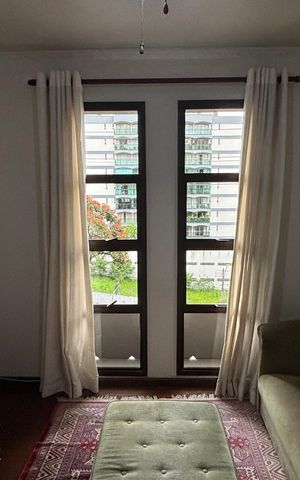 Apartamento à venda com 310m², 3 quartos e 3 vagas Apartamento à venda com 310m², 3 quartos e 3 vagasEscritório