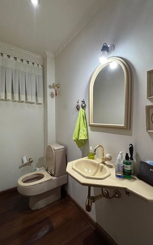 Apartamento à venda com 310m², 3 quartos e 3 vagas Apartamento à venda com 310m², 3 quartos e 3 vagasLavabo