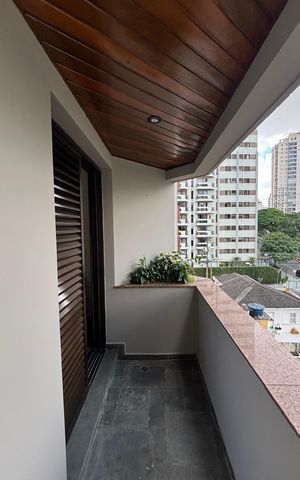 Apartamento à venda com 310m², 3 quartos e 3 vagas Apartamento à venda com 310m², 3 quartos e 3 vagasSuite Varanda
