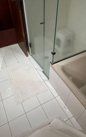 Apartamento à venda com 310m², 3 quartos e 3 vagas Apartamento à venda com 310m², 3 quartos e 3 vagasBanheiro da Suíte