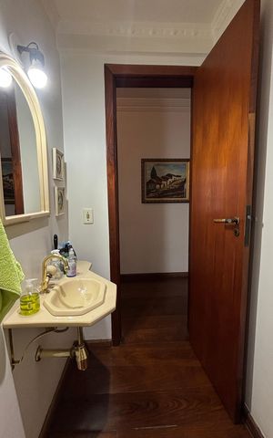 Apartamento à venda com 310m², 3 quartos e 3 vagas Apartamento à venda com 310m², 3 quartos e 3 vagasLavabo