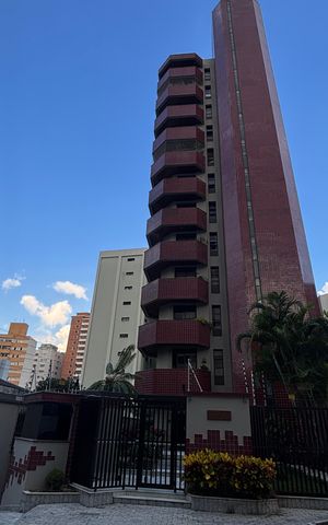Apartamento à venda com 310m², 3 quartos e 3 vagas Apartamento à venda com 310m², 3 quartos e 3 vagasFachada
