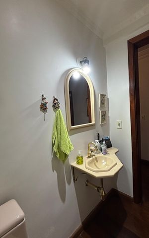 Apartamento à venda com 310m², 3 quartos e 3 vagas Apartamento à venda com 310m², 3 quartos e 3 vagasLavabo