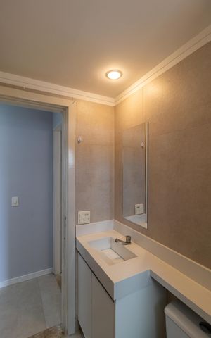 Apartamento à venda com 55m², 2 quartos e 1 vaga Apartamento à venda com 55m², 2 quartos e 1 vagaBanheiro
