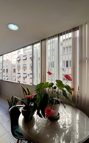 Apartamento à venda com 144m², 3 quartos e sem vaga Apartamento à venda com 144m², 3 quartos e sem vagaVaranda da sala