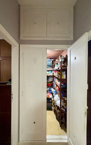 Apartamento à venda com 144m², 3 quartos e sem vaga Apartamento à venda com 144m², 3 quartos e sem vagaCorredor - despensa