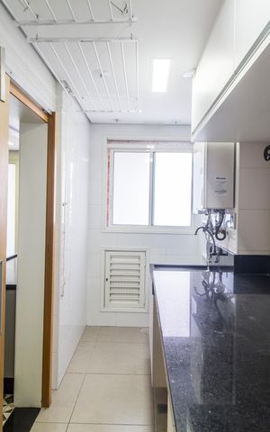 Apartamento à venda com 225m², 3 quartos e 4 vagas Apartamento à venda com 225m², 3 quartos e 4 vagasÁrea de Serviço