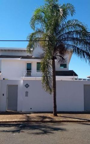 Casa à venda com 380m², 3 quartos e 5 vagas
