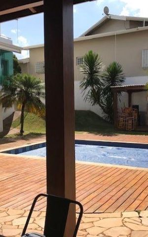 Casa à venda com 380m², 3 quartos e 5 vagas